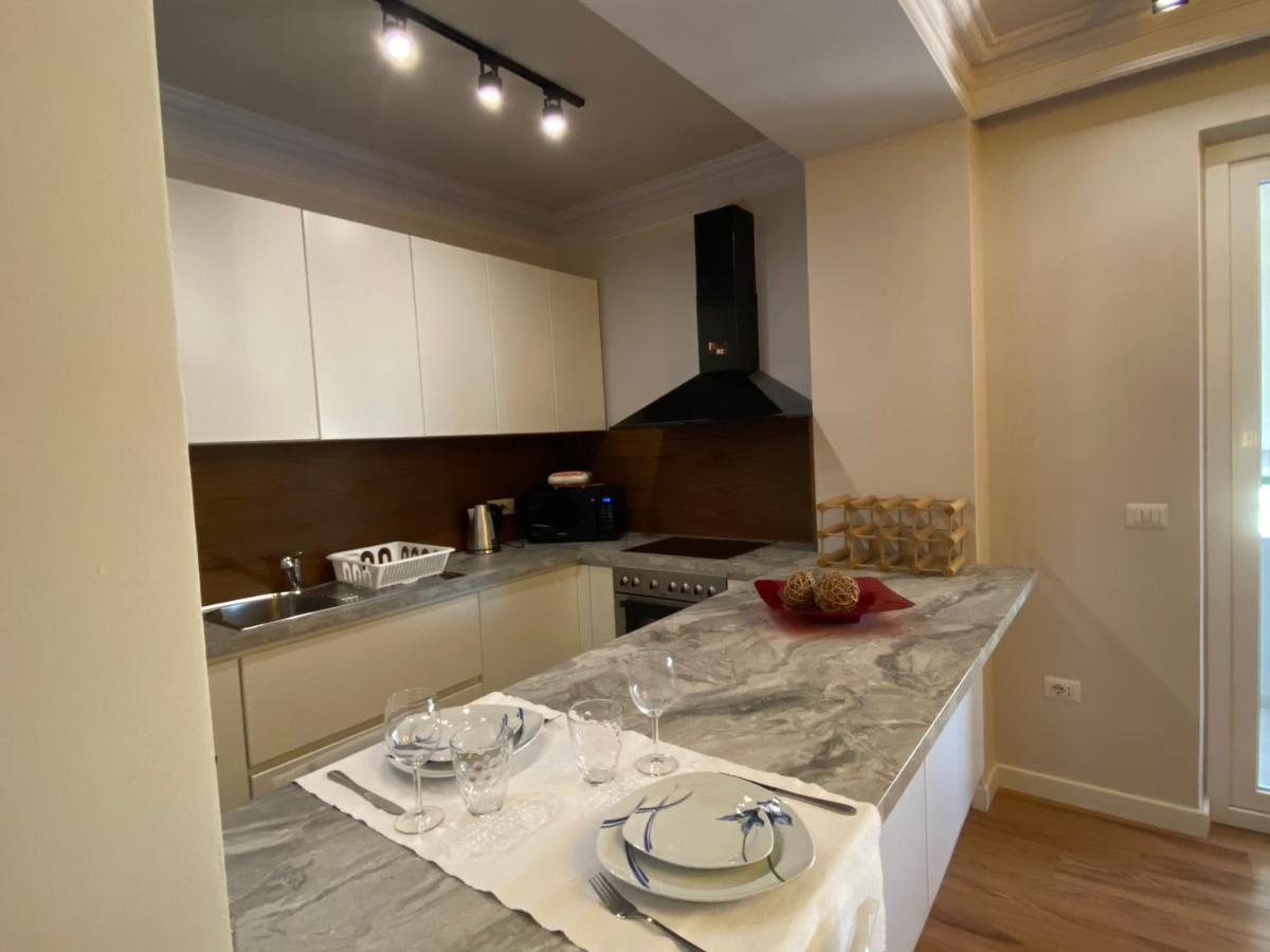 Mel'S Place 地拉那 外观 照片