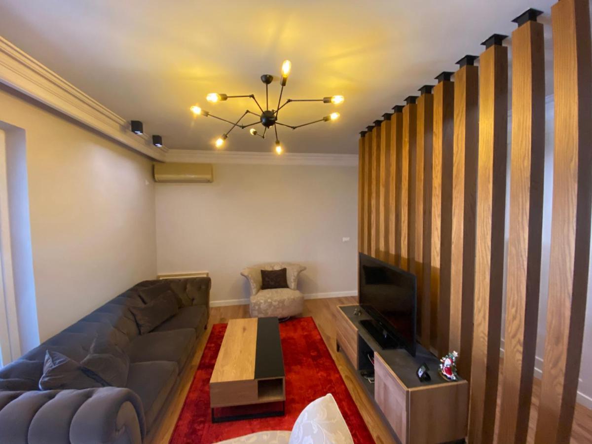 Mel'S Place 地拉那 外观 照片